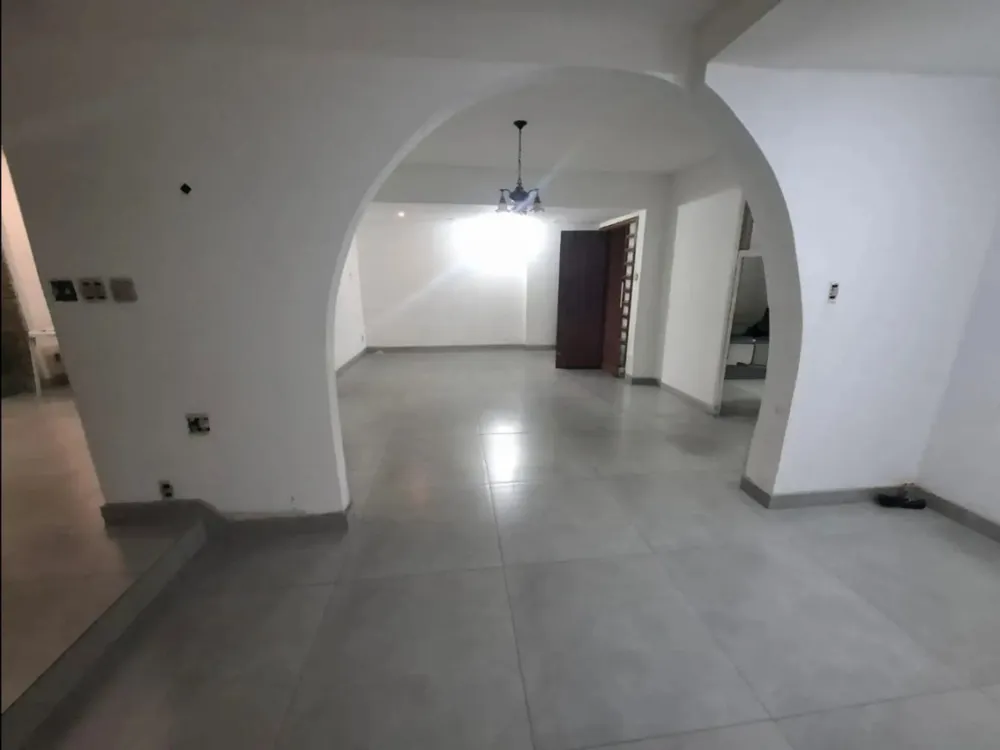 Casa, 6 quartos, 270 m² - Foto 1