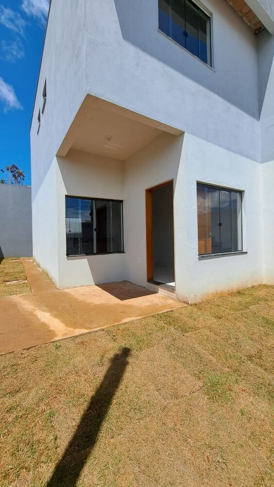 Casa à venda com 2 quartos, 78m² - Foto 1