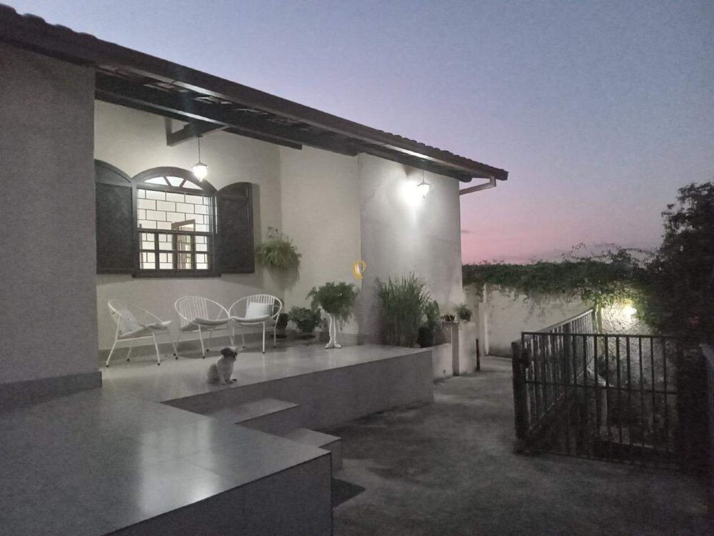 Casa à venda com 4 quartos, 117m² - Foto 2
