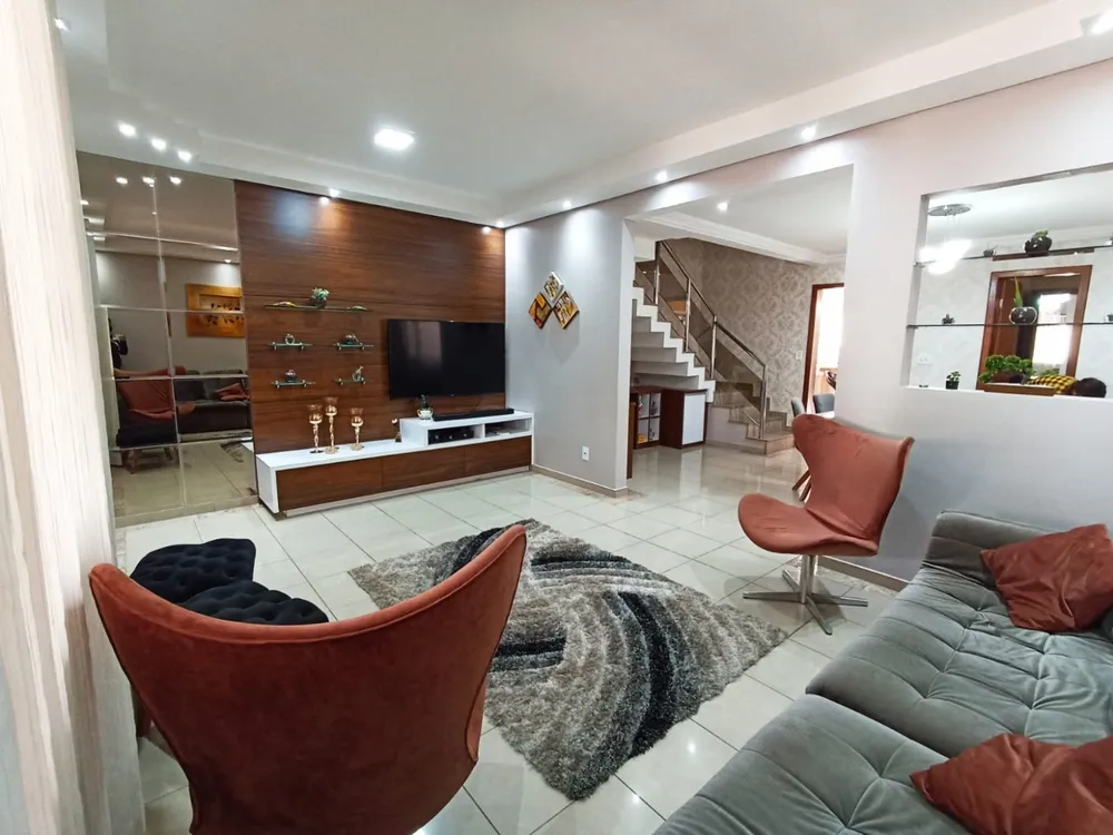Casa, 3 quartos, 240 m² - Foto 2