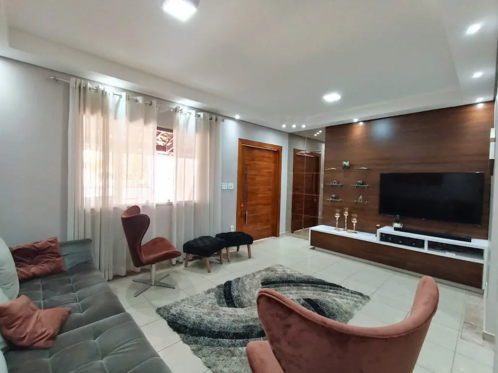 Casa, 3 quartos, 240 m² - Foto 1