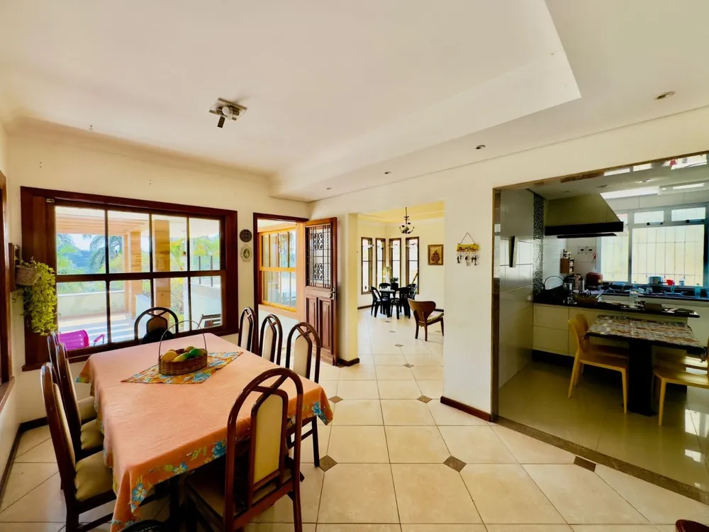 Casa, 5 quartos, 288 m² - Foto 2