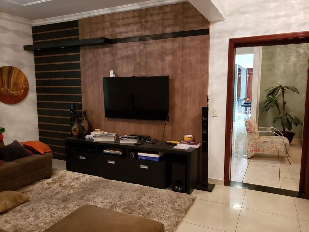 Casa à venda com 4 quartos, 434m² - Foto 1
