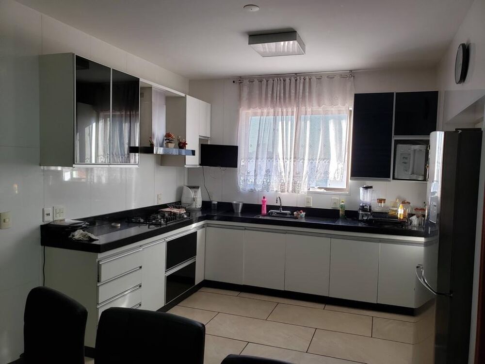 Casa à venda com 4 quartos, 434m² - Foto 2