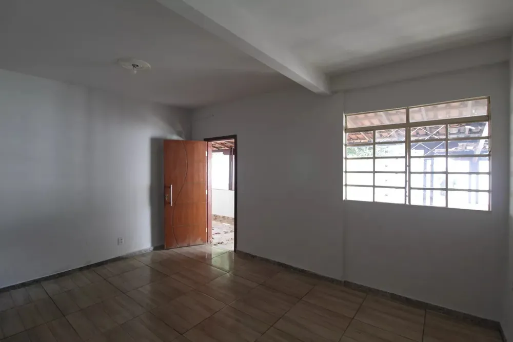 Casa, 4 quartos, 247 m² - Foto 2