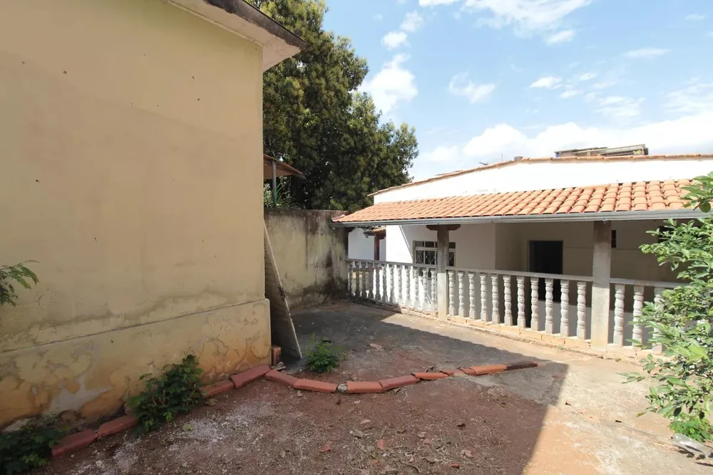 Casa, 4 quartos, 247 m² - Foto 1