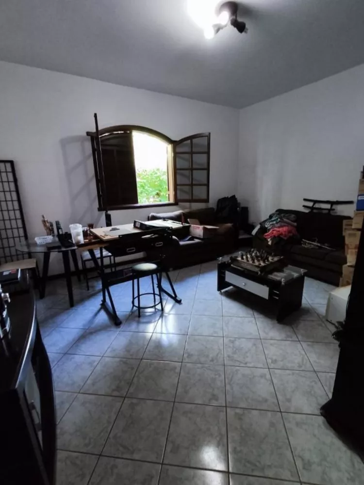 Casa à venda com 4 quartos, 200m² - Foto 12