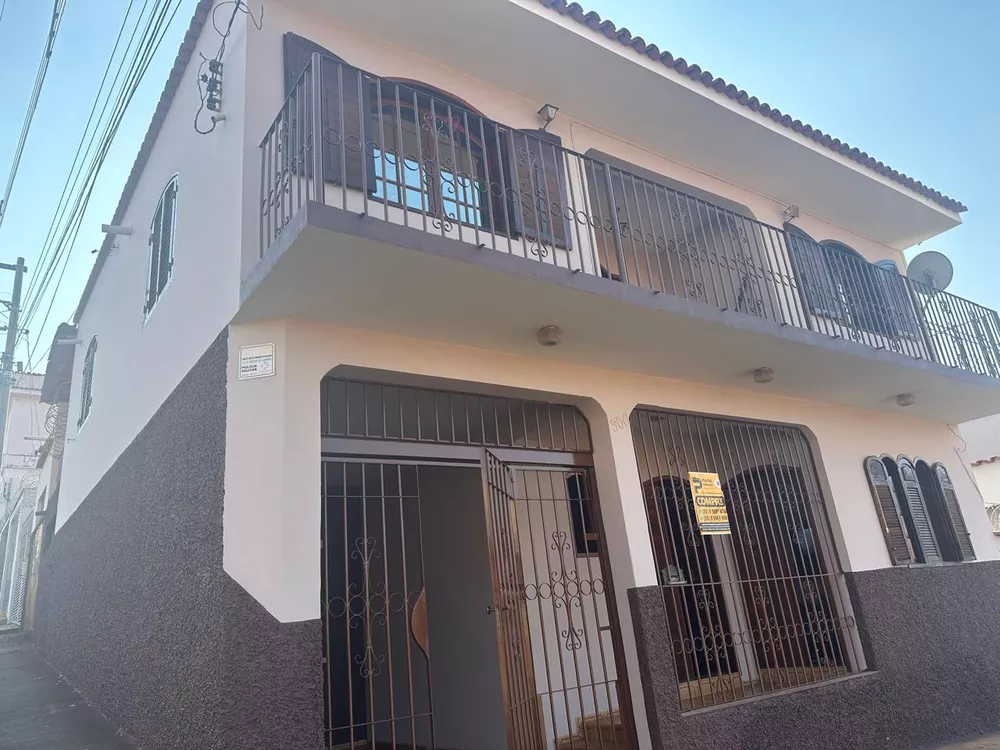 Casa à venda com 3 quartos, 240m² - Foto 1