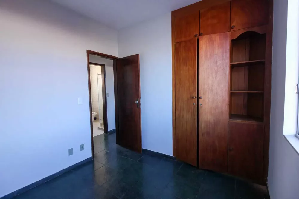 Apartamento à venda com 3 quartos, 96m² - Foto 2