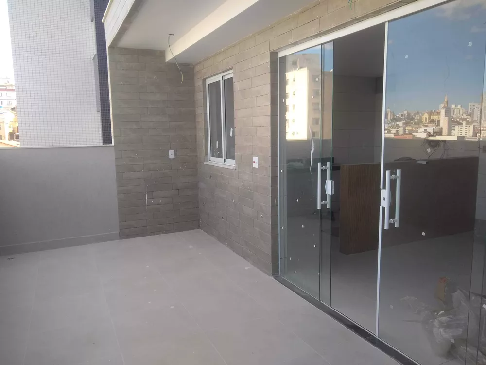 Apartamento à venda com 3 quartos, 101m² - Foto 1