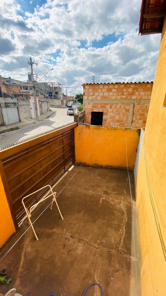 Casa à venda com 6 quartos, 306m² - Foto 1