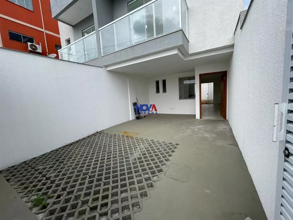 Casa à venda com 3 quartos, 200m² - Foto 2