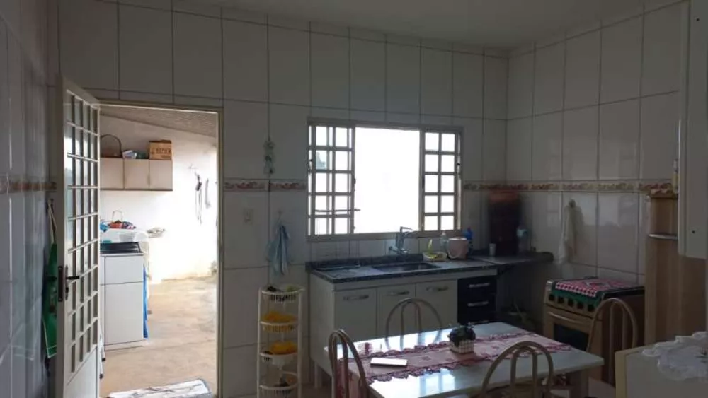 Casa à venda com 2 quartos, 138m² - Foto 2