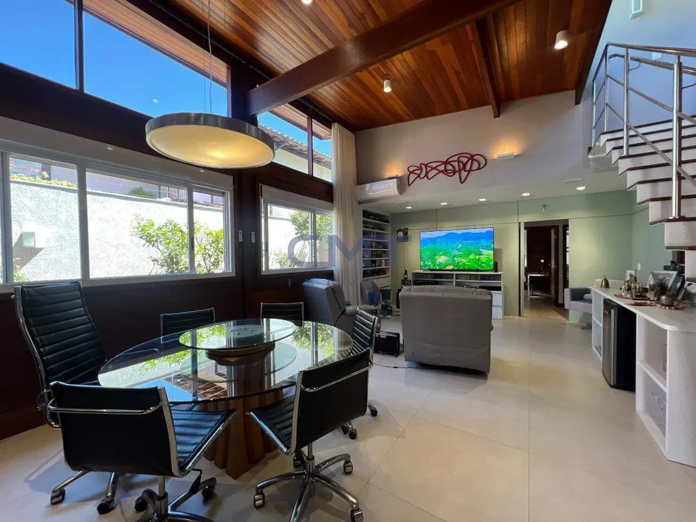 Casa, 4 quartos, 330 m² - Foto 1