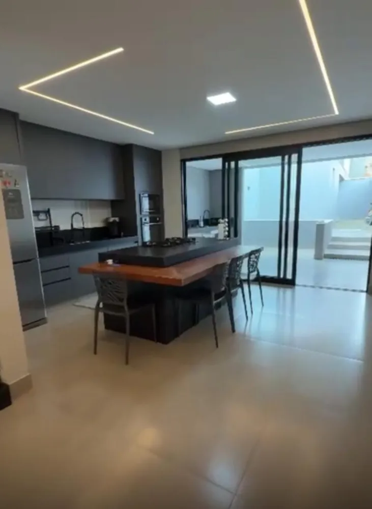 Casa, 4 quartos, 230 m² - Foto 1
