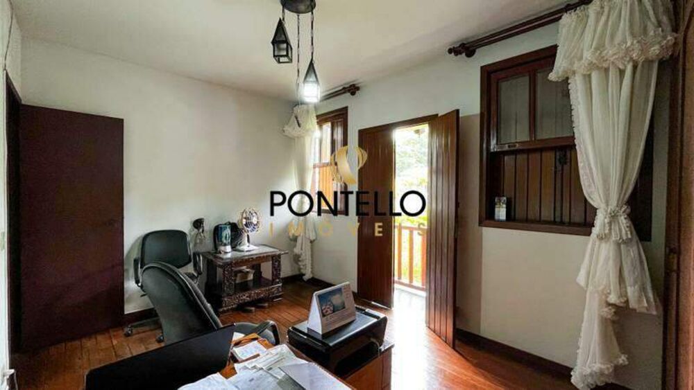 Casa à venda com 4 quartos, 350m² - Foto 1