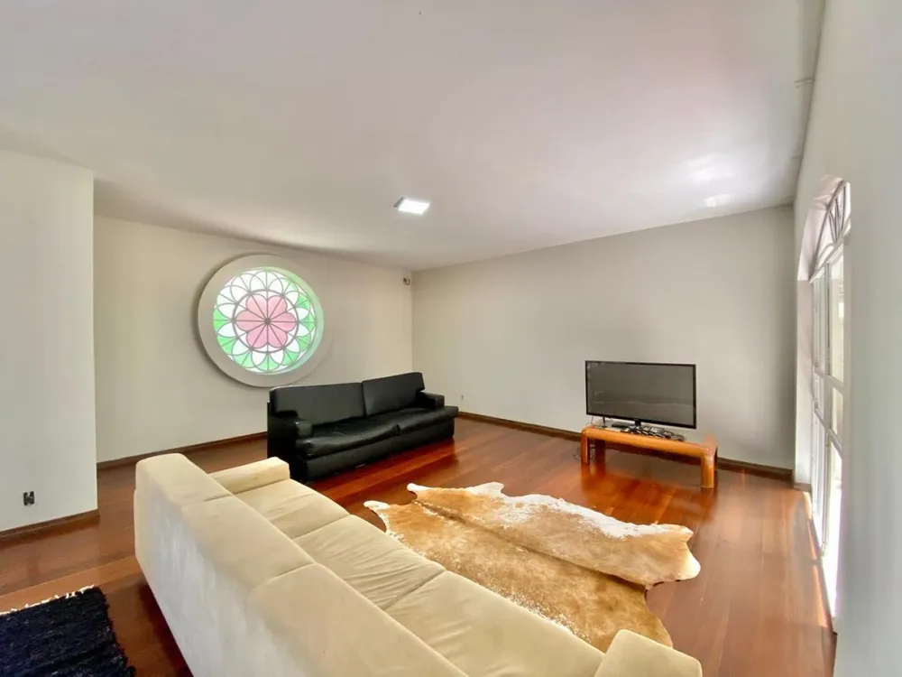 Casa, 5 quartos, 312 m² - Foto 1