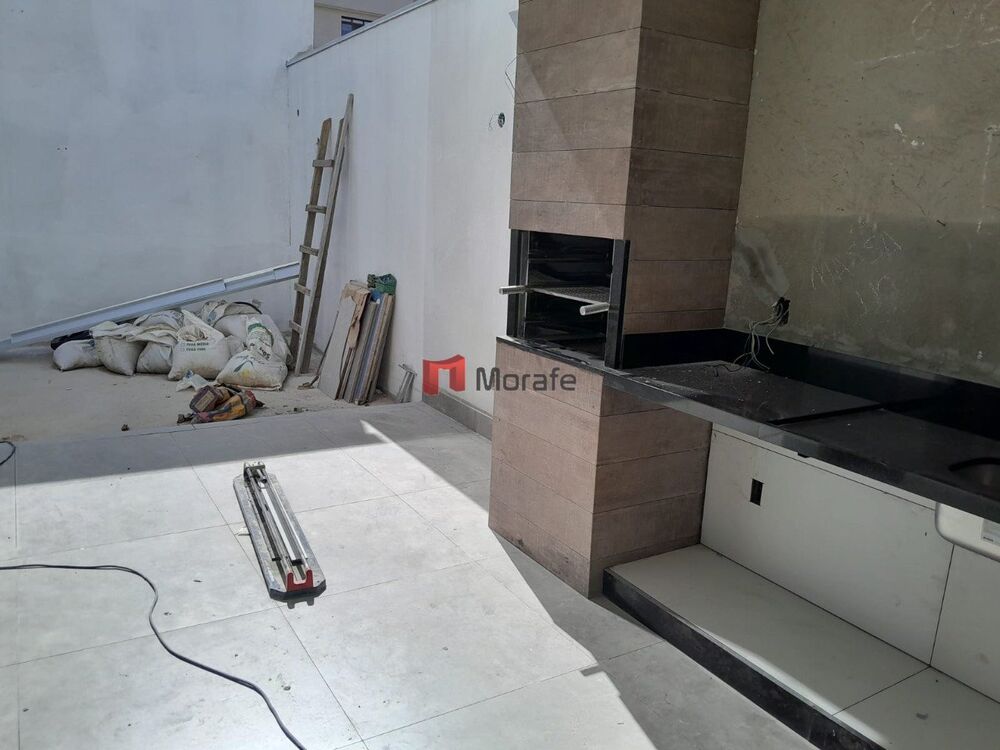 Casa à venda com 4 quartos, 320m² - Foto 1