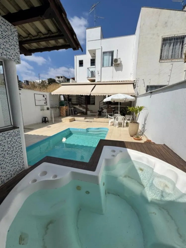 Casa, 3 quartos, 210 m² - Foto 1