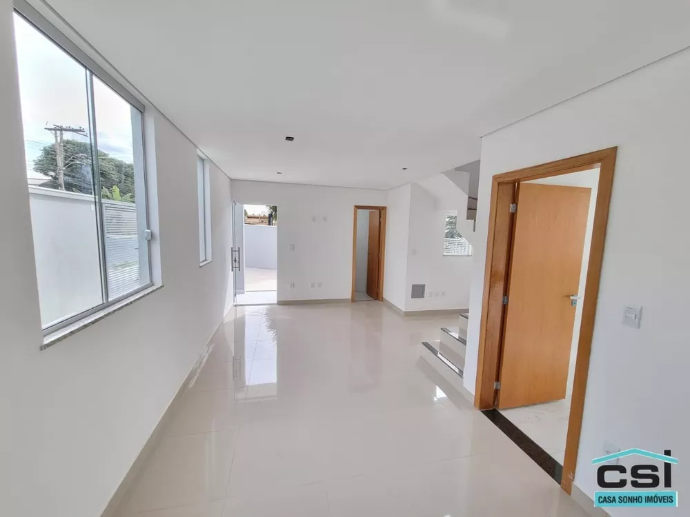 Casa à venda com 3 quartos, 90m² - Foto 1