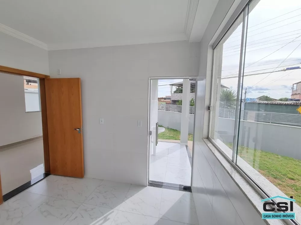 Casa à venda com 3 quartos, 90m² - Foto 2