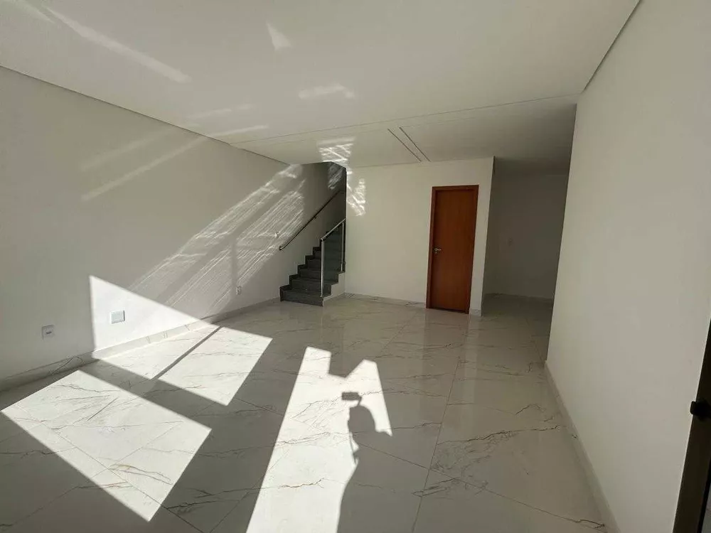 Casa à venda com 3 quartos, 156m² - Foto 3