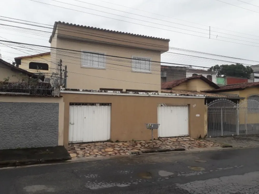 Casa, 4 quartos, 200 m² - Foto 1