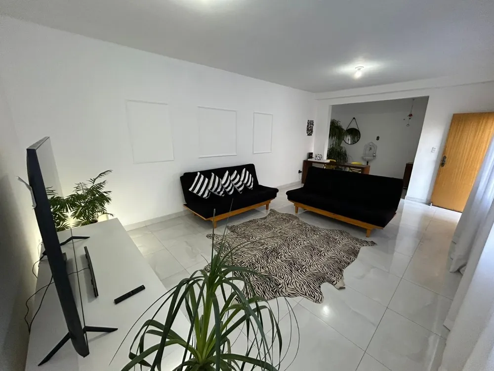 Casa, 3 quartos, 247 m² - Foto 2