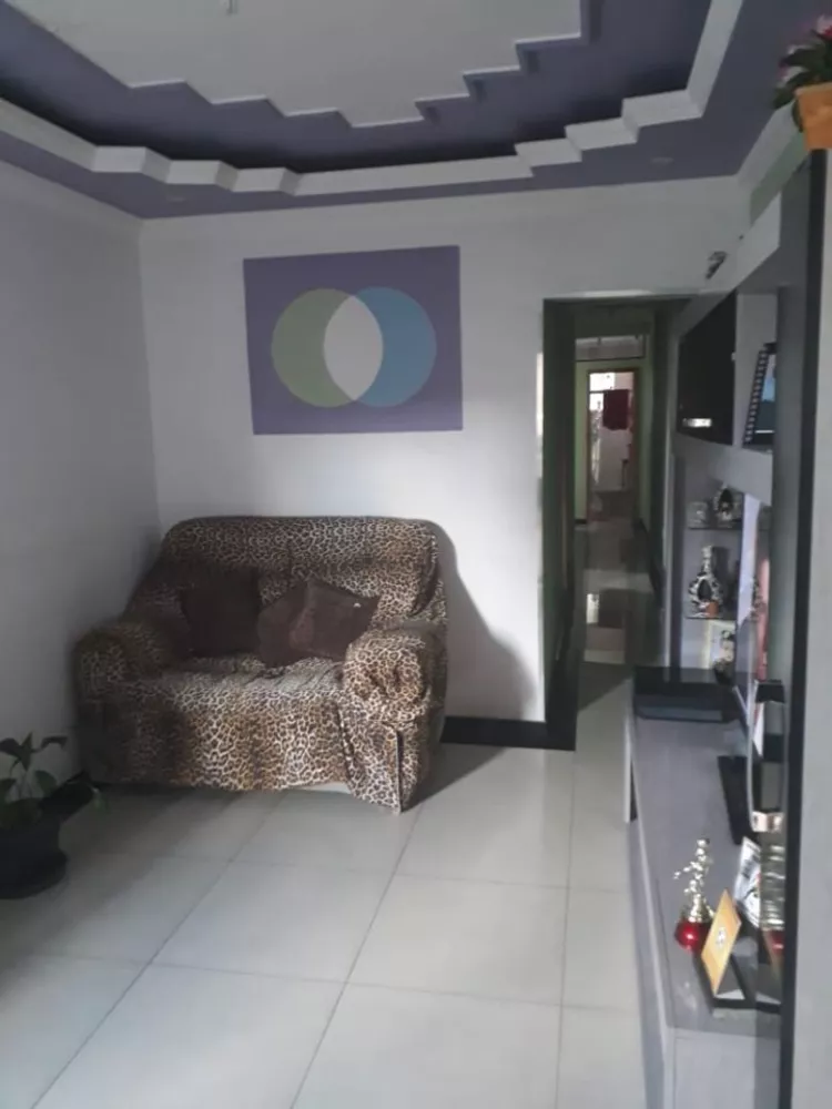 Casa à venda com 2 quartos, 65m² - Foto 3