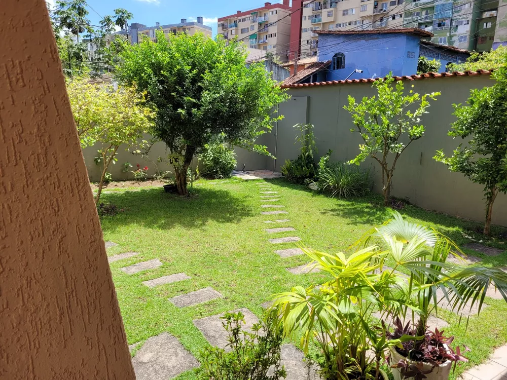 Casa à venda com 5 quartos, 240m² - Foto 2