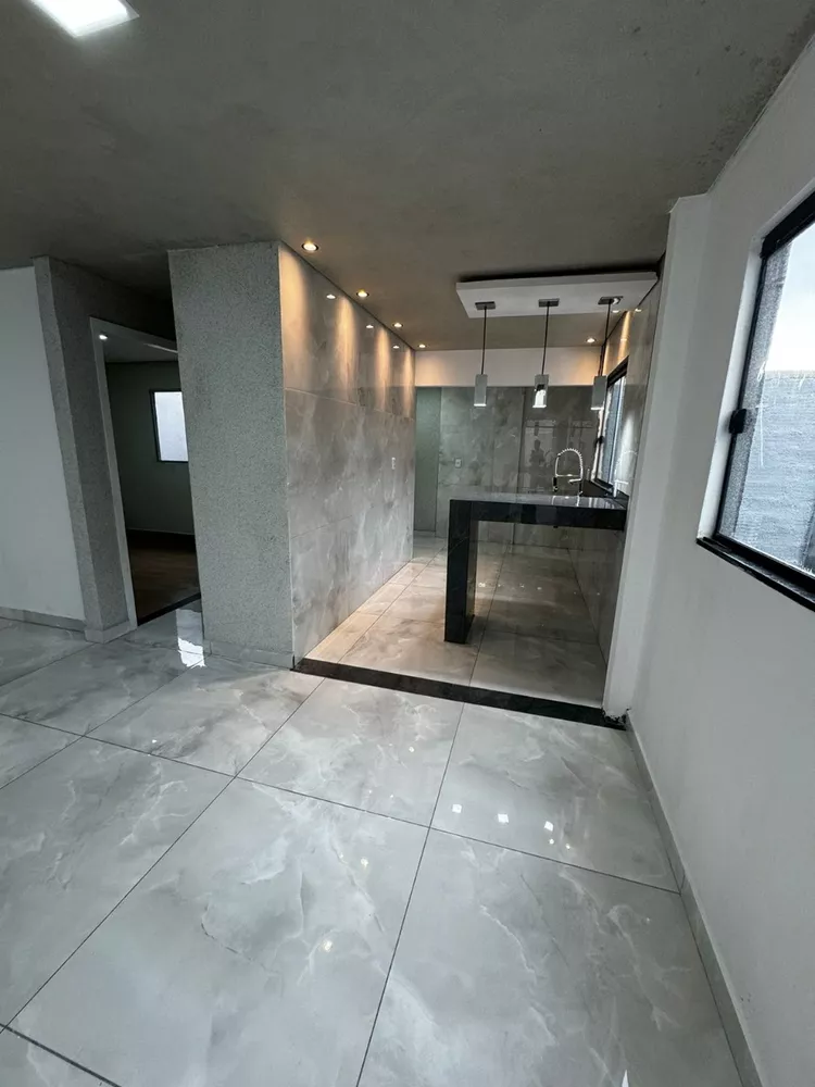 Casa à venda com 2 quartos, 110m² - Foto 2