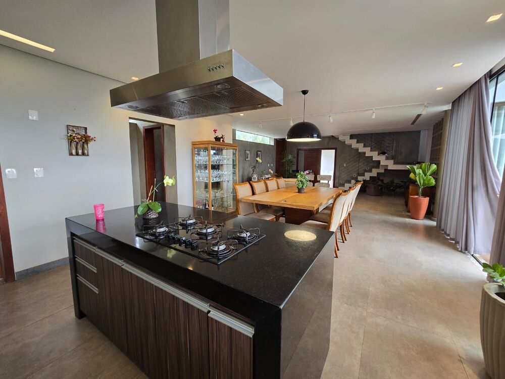 Casa à venda com 3 quartos, 345m² - Foto 1