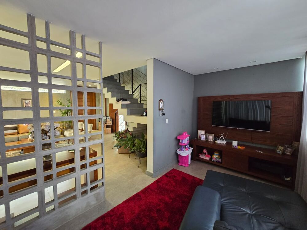 Casa à venda com 3 quartos, 345m² - Foto 2