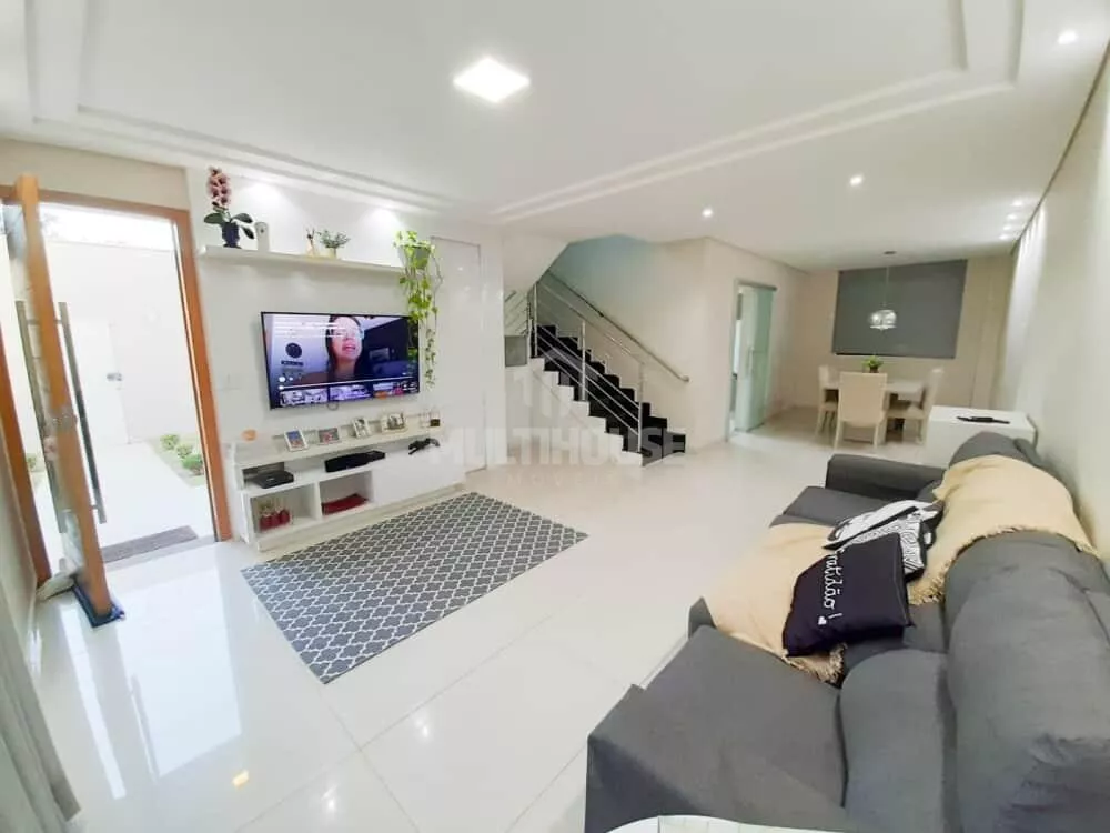 Casa à venda com 3 quartos, 180m² - Foto 1