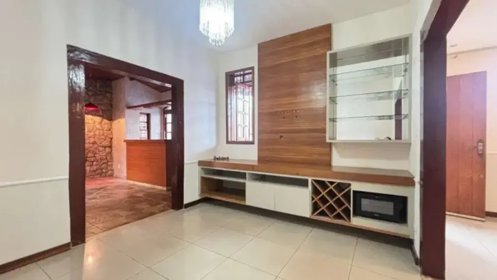 Casa, 4 quartos, 210 m² - Foto 1