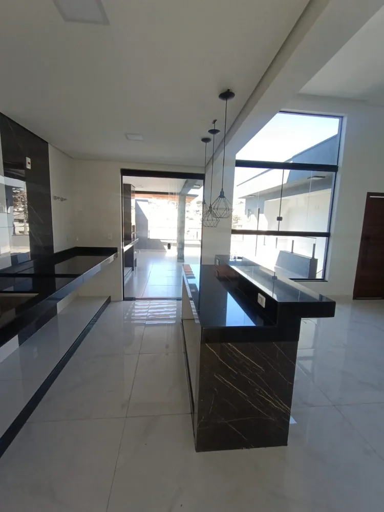 Casa, 3 quartos, 230 m² - Foto 1