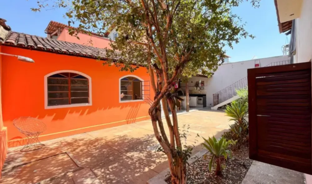 Casa, 4 quartos, 245 m² - Foto 1