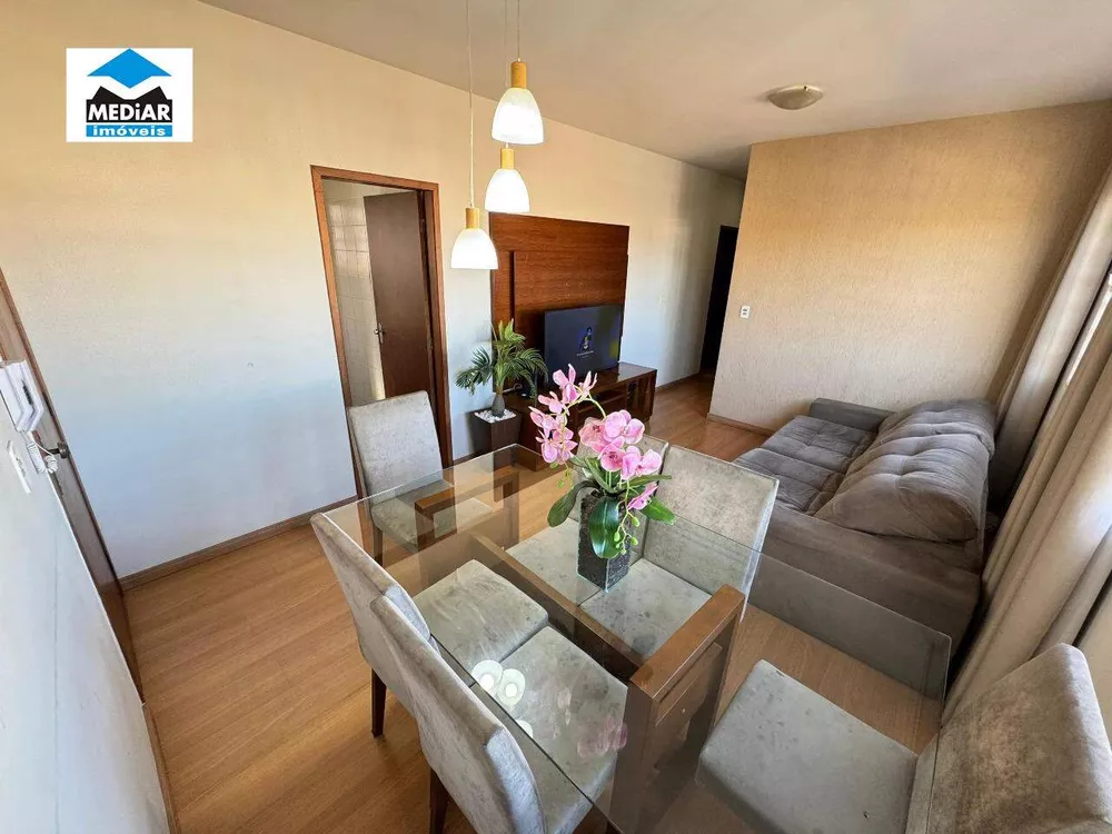 Apartamento à venda com 3 quartos, 95m² - Foto 2