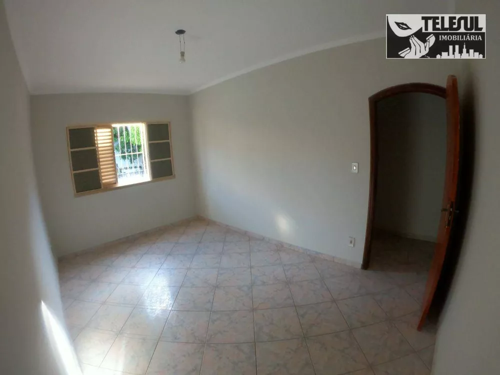 Casa para alugar com 2 quartos, 250m² - Foto 8