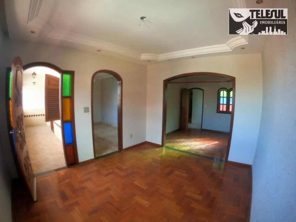 Casa para alugar com 2 quartos, 250m² - Foto 4