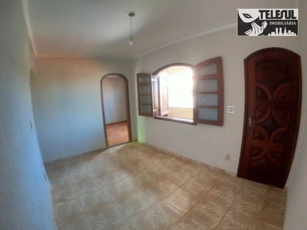 Casa para alugar com 2 quartos, 250m² - Foto 5