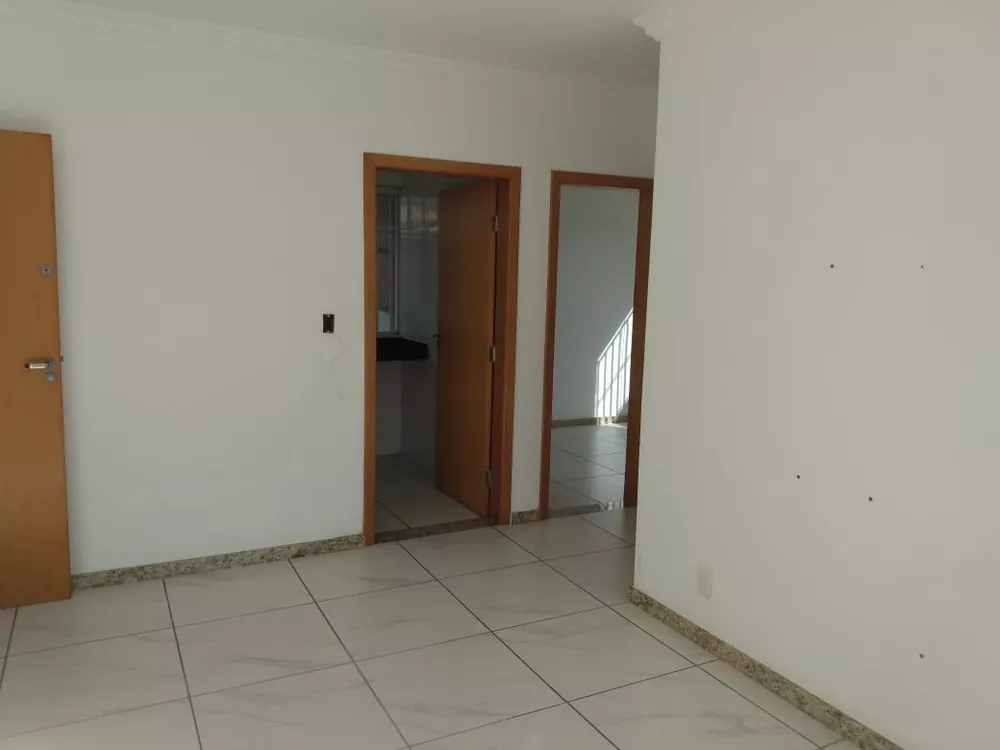 Apartamento à venda com 2 quartos, 65m² - Foto 3