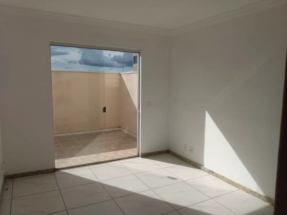 Apartamento à venda com 2 quartos, 65m² - Foto 2