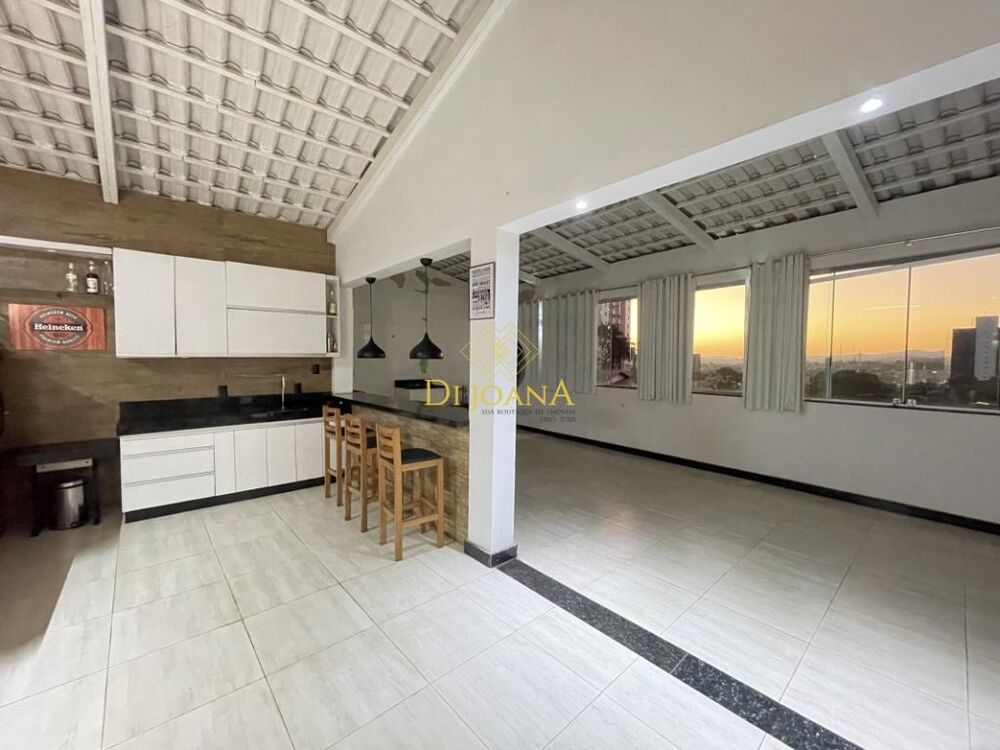 Casa Comercial à venda com 3 quartos, 360m² - Foto 2