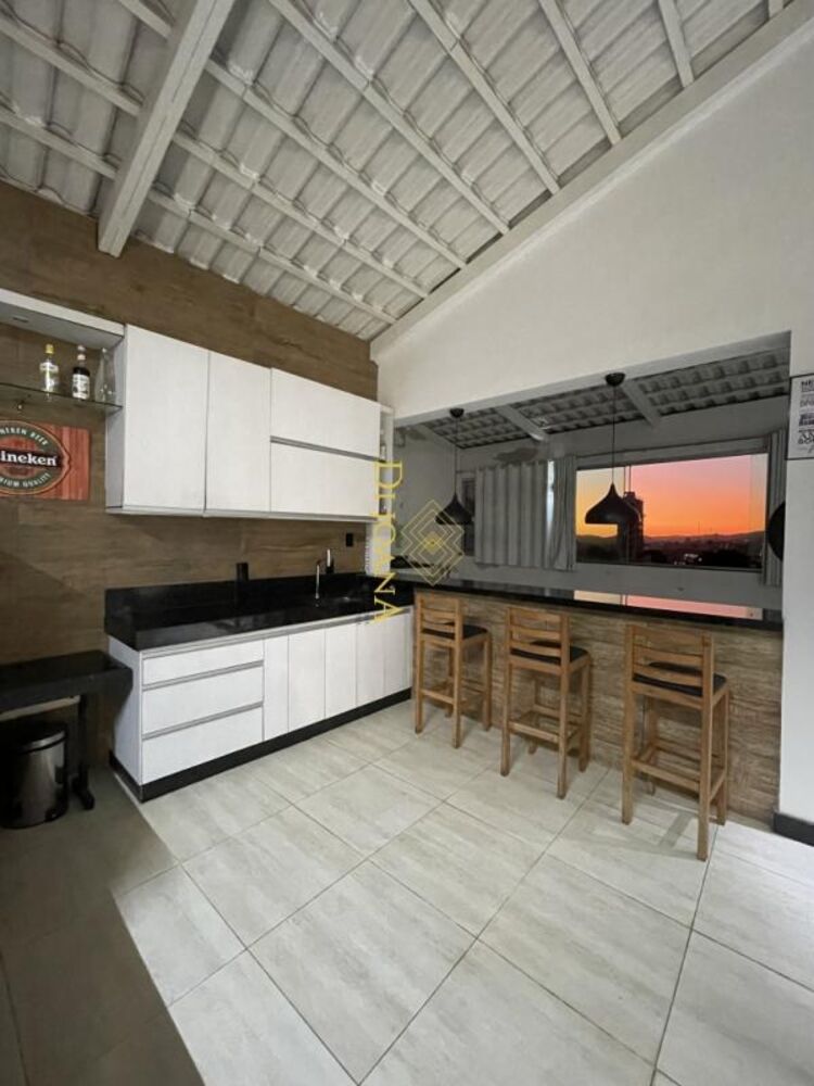 Casa Comercial à venda com 3 quartos, 360m² - Foto 3