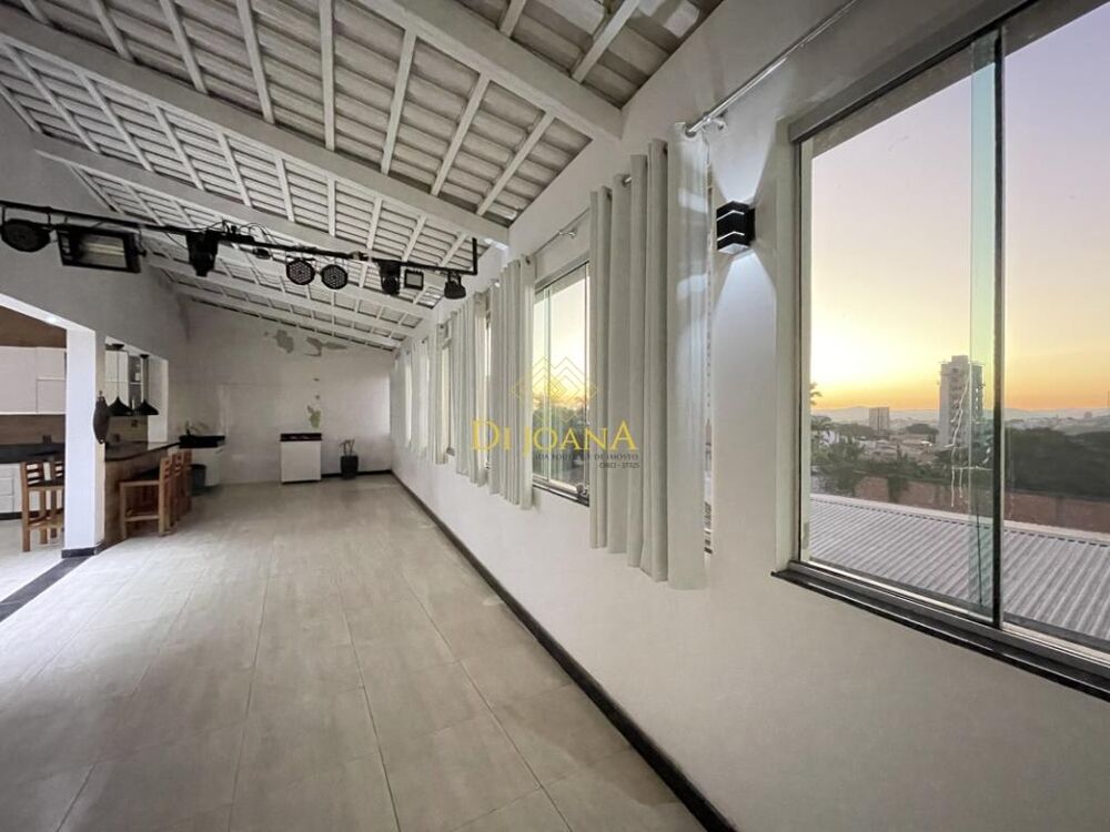 Casa Comercial à venda com 3 quartos, 360m² - Foto 4