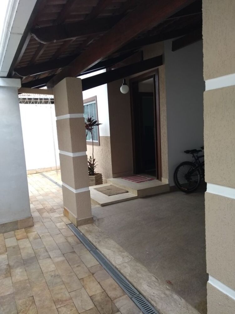 Casa para alugar com 4 quartos, 279m² - Foto 2