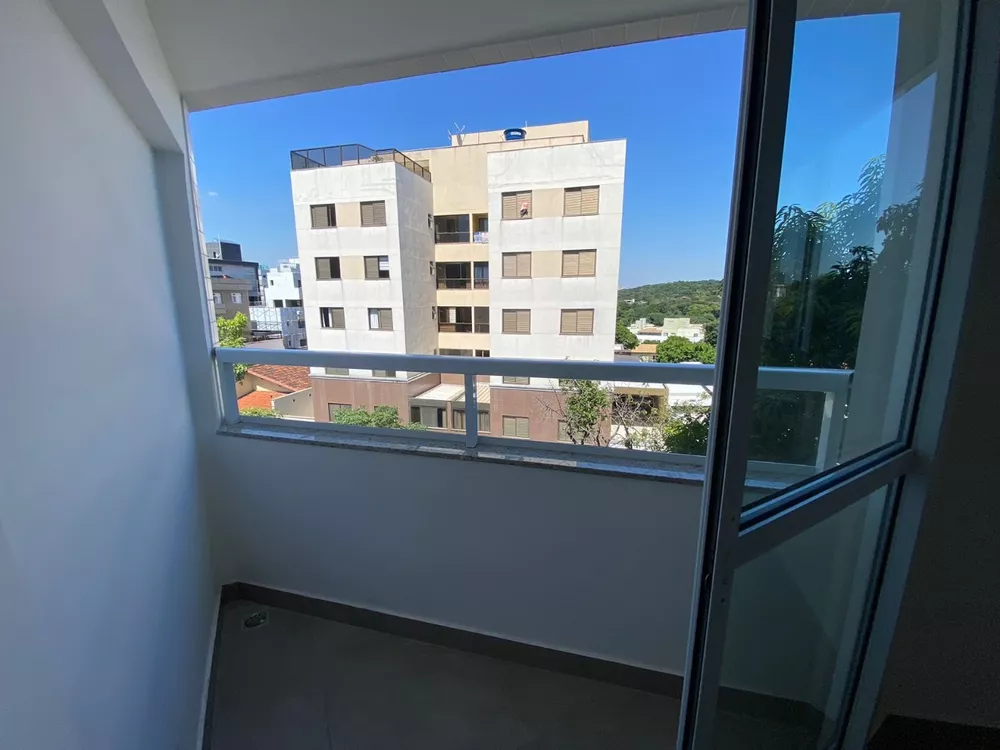 Apartamento à venda com 3 quartos, 97m² - Foto 3