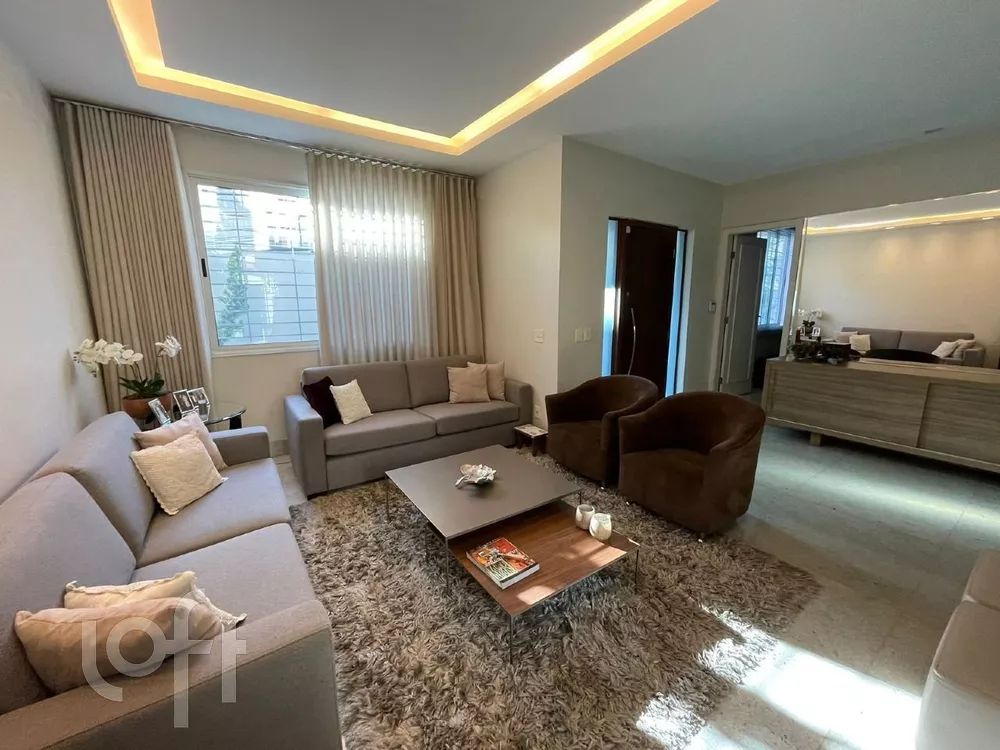 Casa à venda com 4 quartos, 230m² - Foto 1