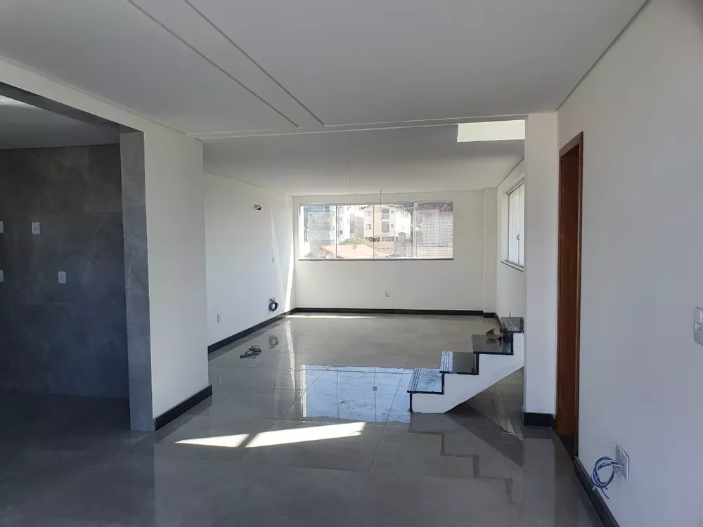 Cobertura à venda com 4 quartos, 240m² - Foto 4